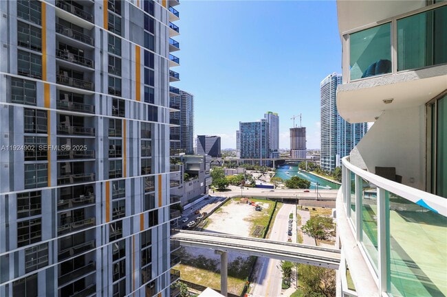 Building Photo - 41 SE 5th St