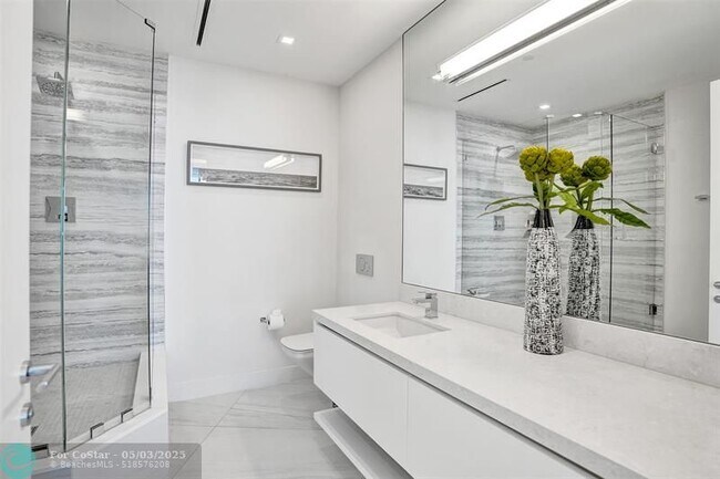 Building Photo - 701 N Fort Lauderdale Beach Blvd