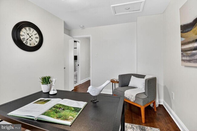 Building Photo - 1027 6th St NE