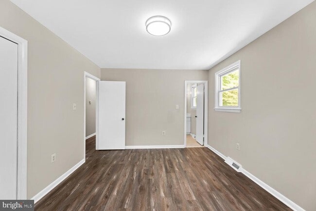 Building Photo - 6100 Hellen Lee Dr