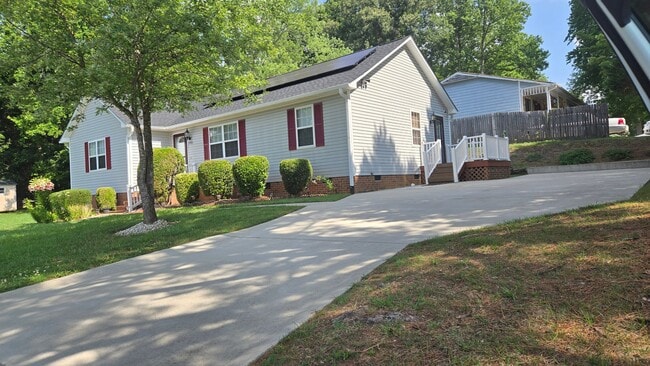 Building Photo - 3701 Country Ridge Rd