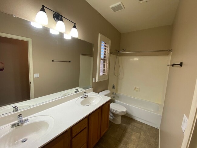 Building Photo - Dream Home in Power Ranch!