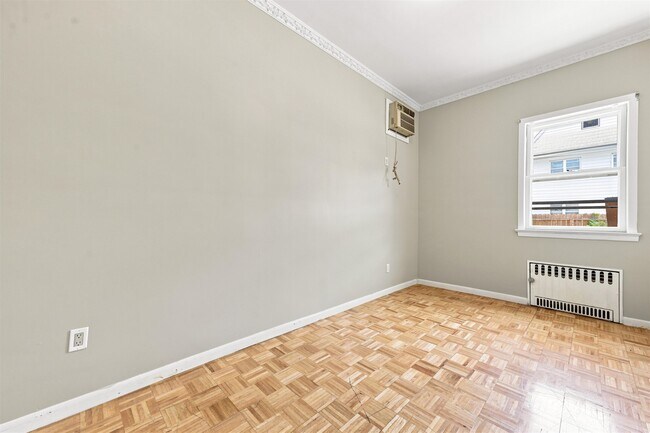 Building Photo - 129 W 28th St