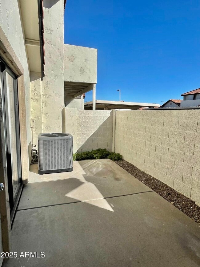 Building Photo - 2926 N Oregon St