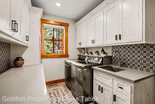 Building Photo - 5 br, 5.5 bath House - 597 Fallen Leaf