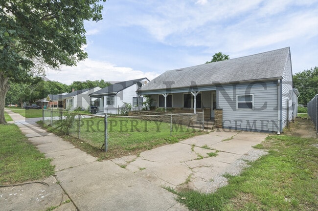 Building Photo - 3123 W Douglas Ave
