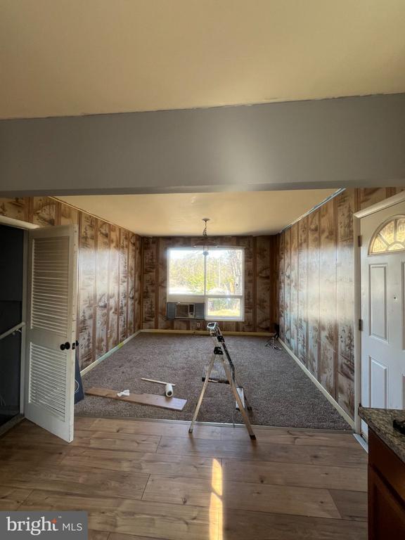 Building Photo - 7297 Jacksonville Ave