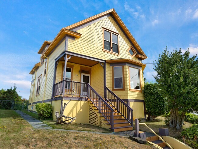 Building Photo - Beautiful, Newly Renovated Franklin House