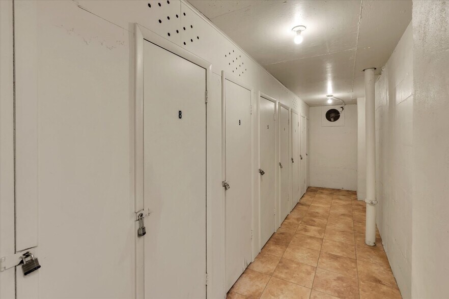 Building Photo - 4550 Cove Cir