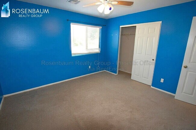 Building Photo - 2206 S 105th Dr