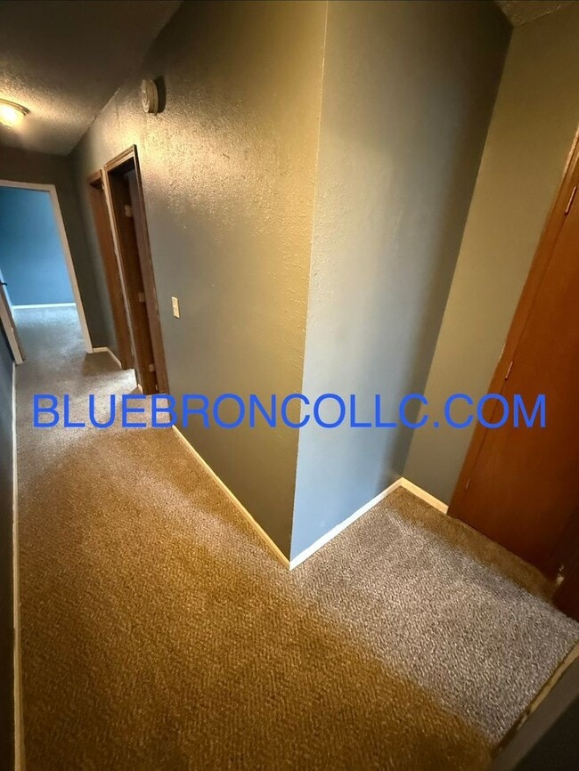 Building Photo - 141 SW Oxford Pl