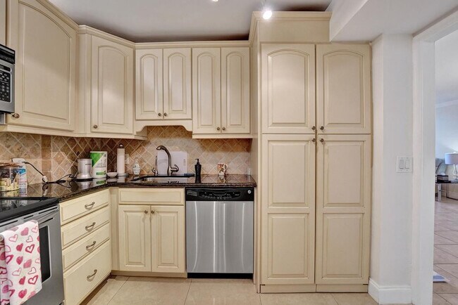 Building Photo - 2000 S Ocean Blvd