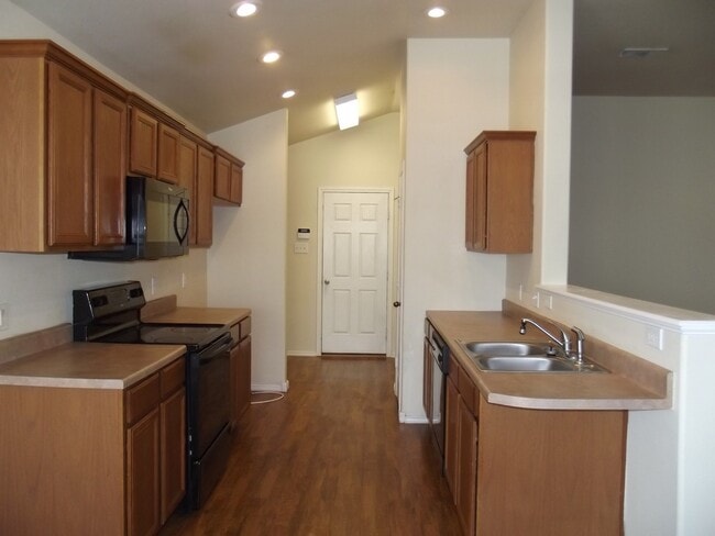 Building Photo - Large 3/2/2 Home in Monterey - Frenship School District