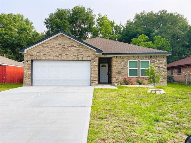 Primary Photo - 2150 Mosher Ln