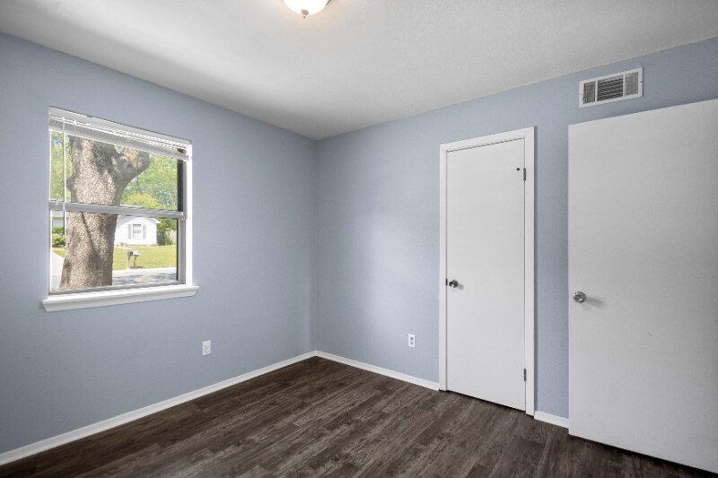 Building Photo - 3320 Henson Pl