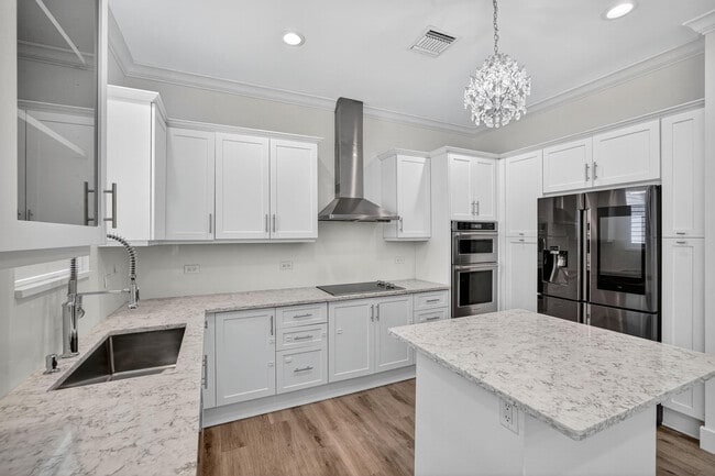 Building Photo - 508 N Birch Rd