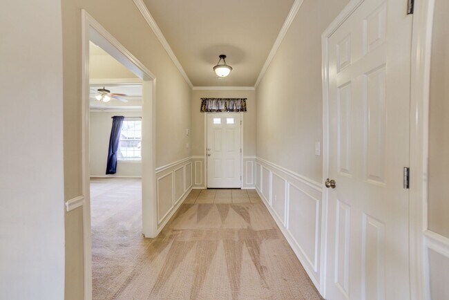 Building Photo - 3 Bed / 2 Bath in Collinsville!