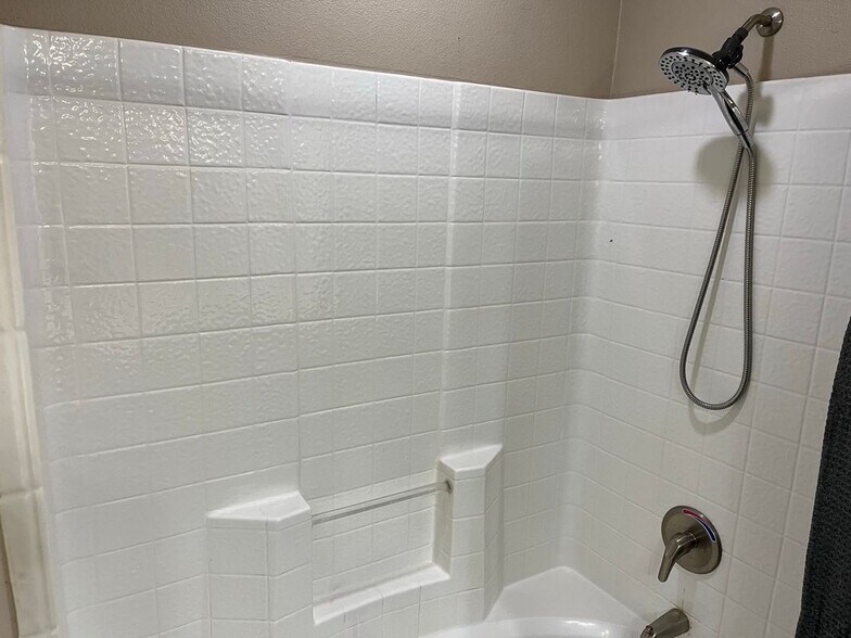 Building Photo - 167 Oakview Ct