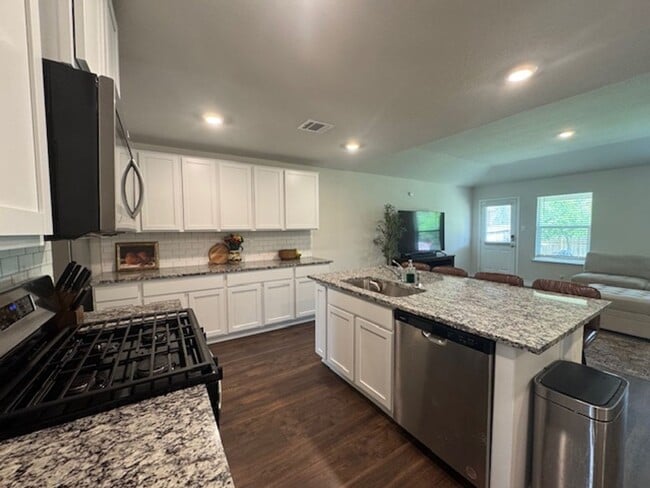 Building Photo - Spacious and Stylish, with over 2,500 sq ft Two-Story Home