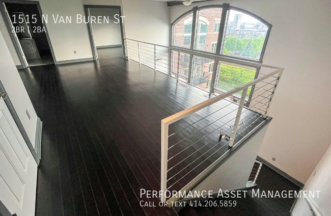 Building Photo - 1515 N Van Buren St