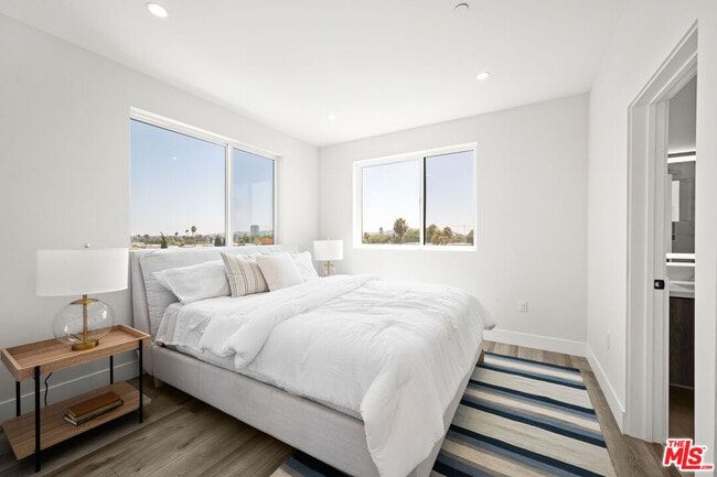 Building Photo - 2015 1/2-1951 Preuss Rd