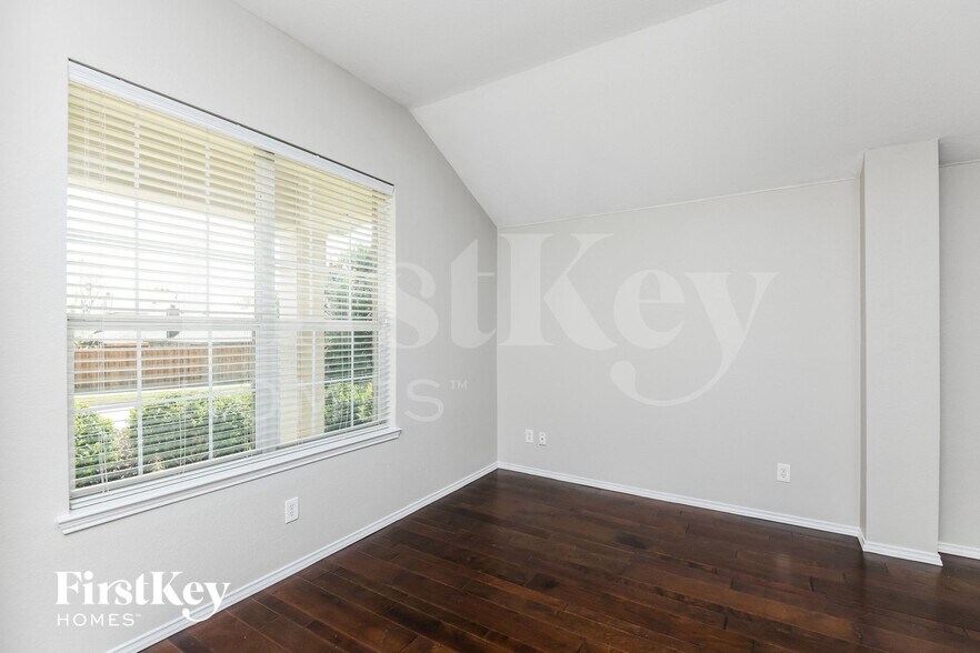 Building Photo - 6109 Paddlefish Dr