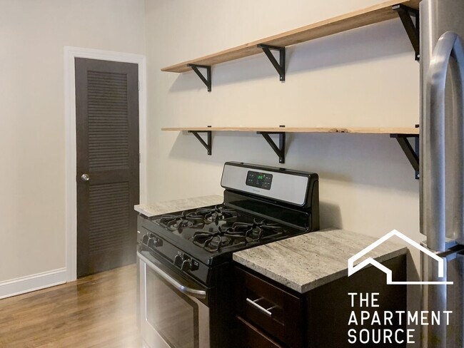 Building Photo - 857 W Cornelia Ave