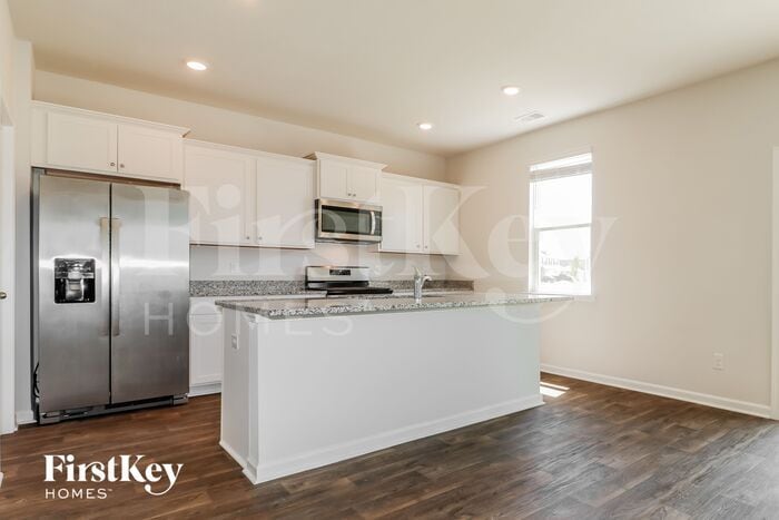 Building Photo - 385 Azore Way