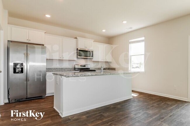 Building Photo - 385 Azore Way