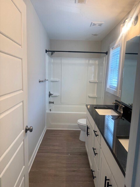 Building Photo - West Winds