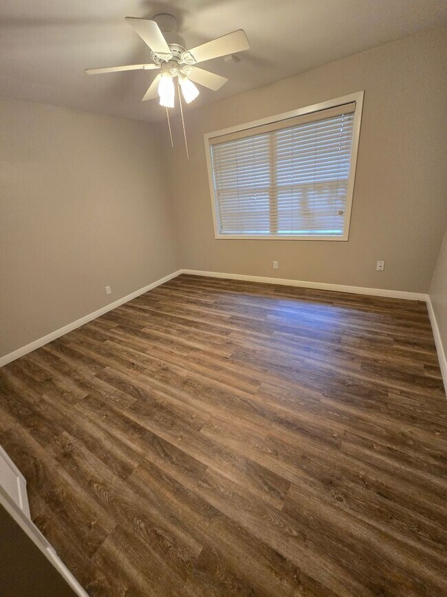 Building Photo - 960 Terrace Dr