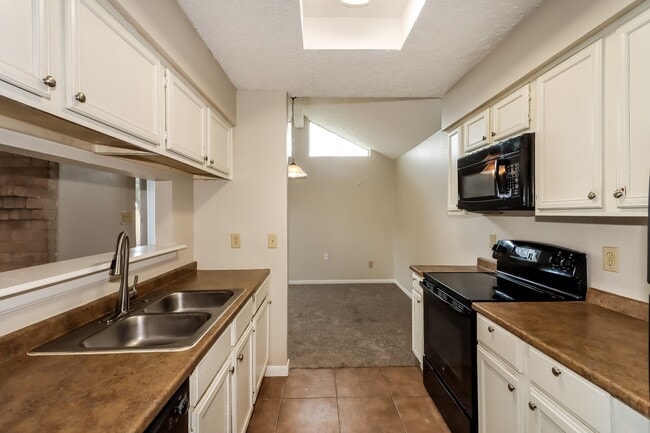 Building Photo - 16602 Quiet Trail Dr