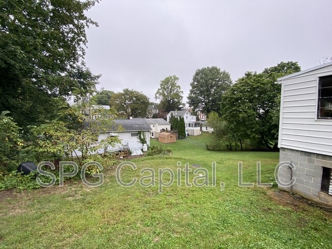 Building Photo - 325 Valley St