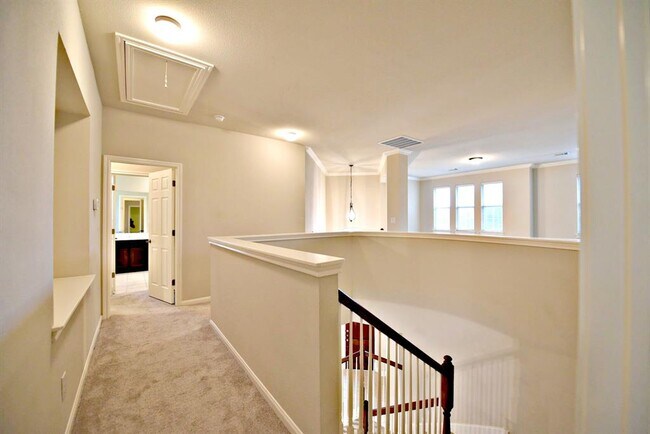 Building Photo - 15520 Interlachen Dr