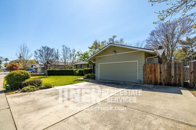 Building Photo - Character Filled Residence in Elk Grove Aw...