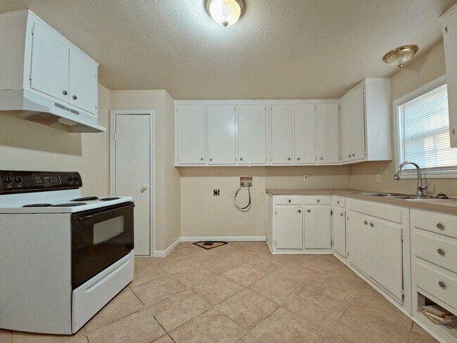 Building Photo - Cozy 2 Bed 1 Bath In Northeast Lubbock