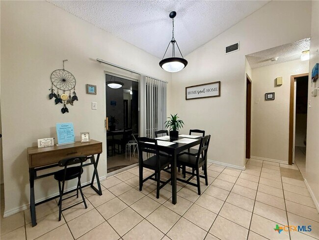 Building Photo - 907 Haynes Dr