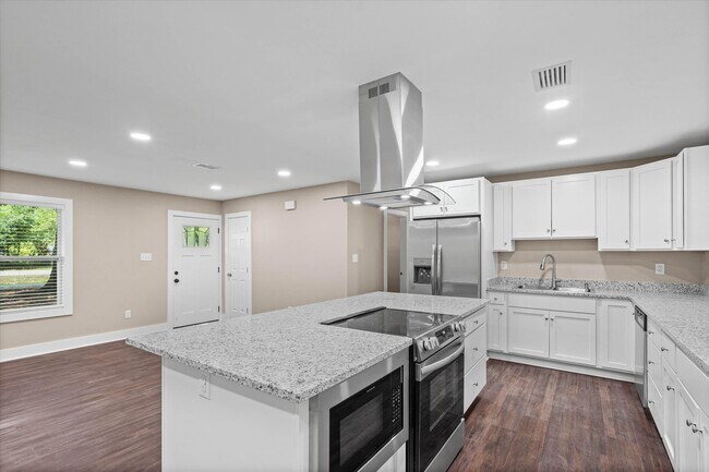 Building Photo - 2310 McPhillips Dr