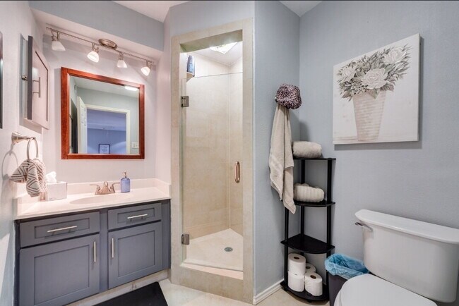 Building Photo - Stylish 3-Bed, 2.5-Bath Townhome with Fireplace & Move-In Ready Upgrades