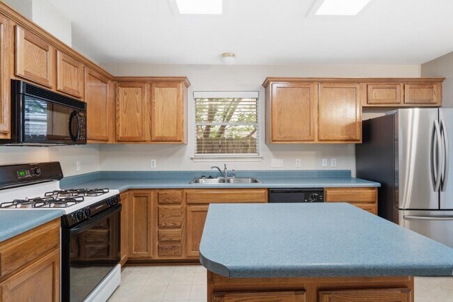 Building Photo - 1401 Thibodeaux Dr
