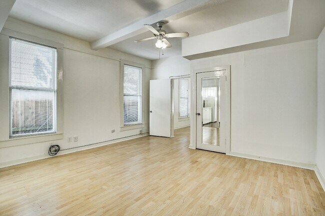 Building Photo - 1127 Yale St