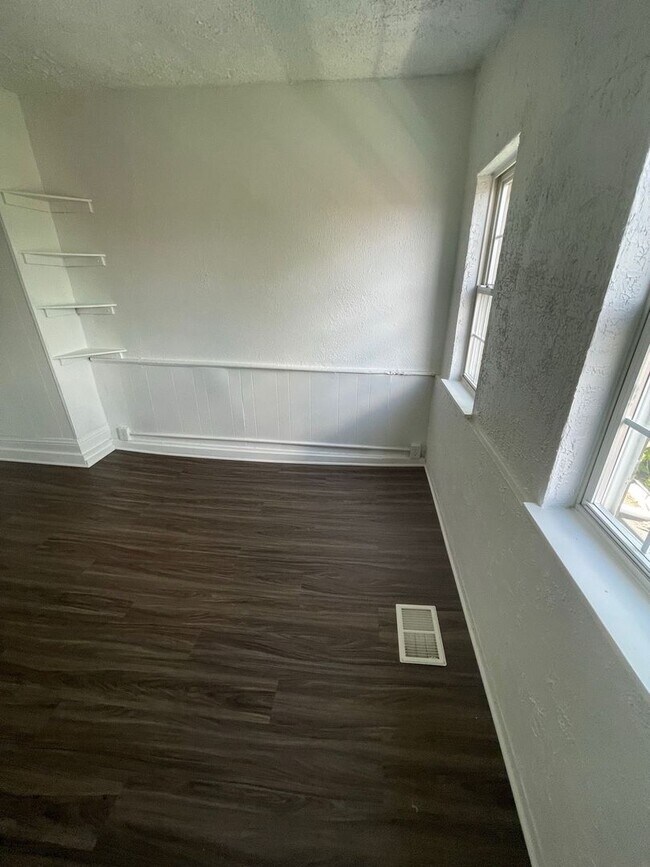 Building Photo - 2013.5 Gregory St