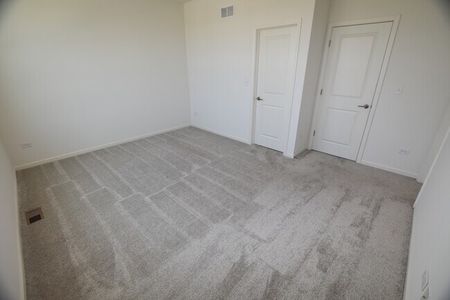 Building Photo - 2945 Showplace Dr