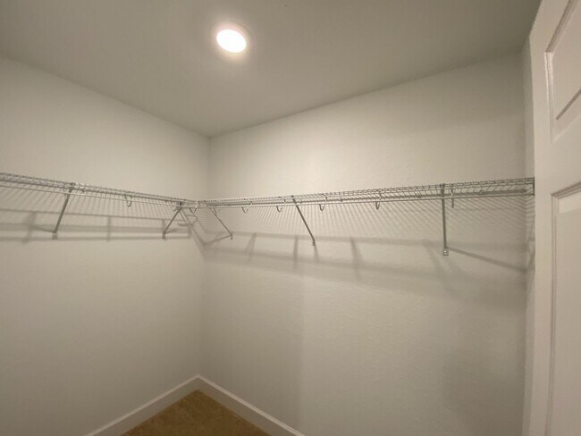 Building Photo - Desirable SW Ocala Neighborhood 3/2/2 **Won't Last**