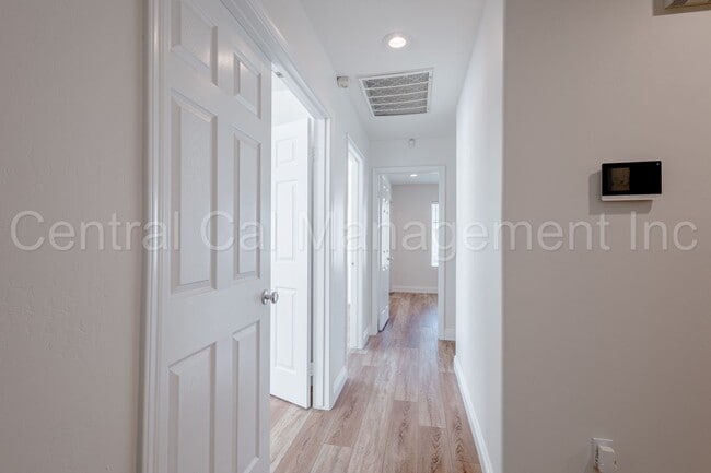 Building Photo - 4 Bedroom/2 Bath Home with an office and S...