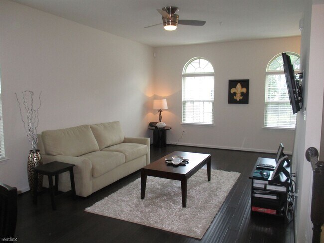 Building Photo - 2 br, 2.5 bath Townhome - 7731 Duncannon Ln