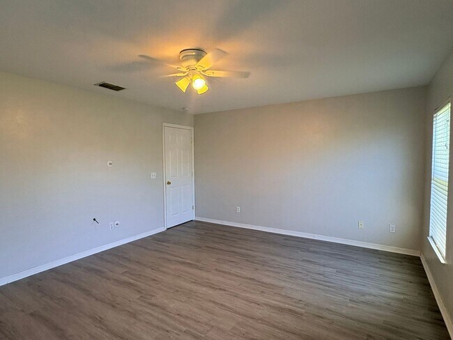 Building Photo - 1732 SW 21st Ln