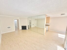 Building Photo - 1534 11th St