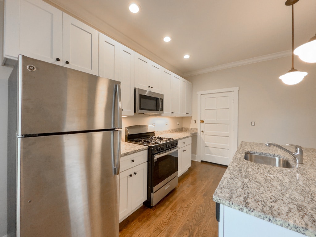 Building Photo - 1364 E 52nd St