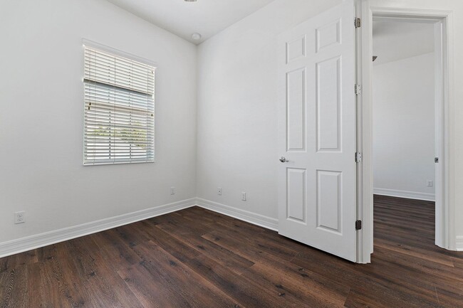 Building Photo - 1130 Sweet Hill Dr